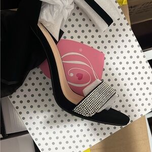 TOP Moda Black Heels with Sleek Design